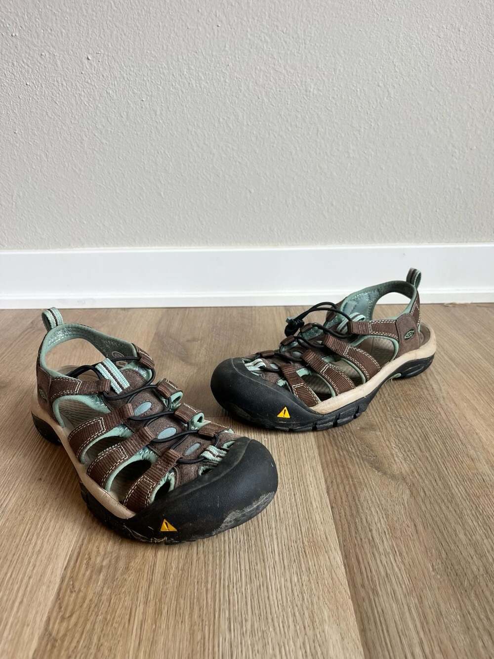 KEEN, Women's Newport H2 Waterproof Hiking Sandals, Brown/Blue, 9.5